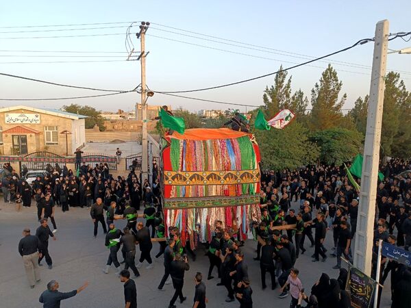 شکوه نخل‌گردانی در گناباد؛ تصویری از عشق و ارادت در محرم