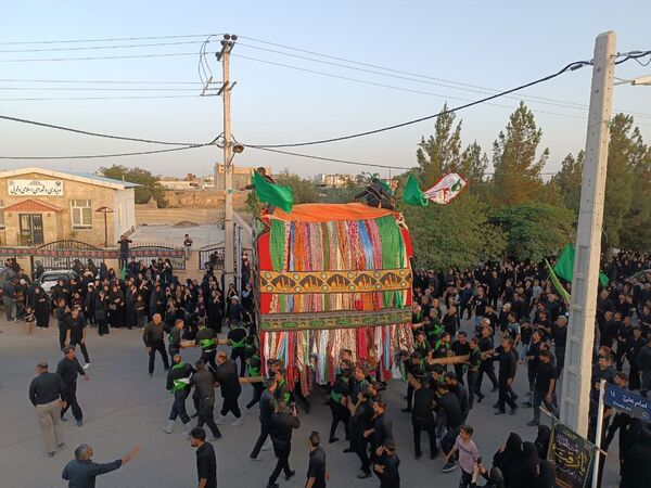 شکوه نخل‌گردانی در گناباد؛ تصویری از عشق و ارادت در محرم