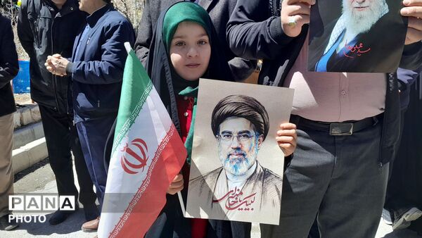 مراسم استغاثه به امام زمان (عج) به همراه آتش زدن بت بعل در گرداب شهر بن