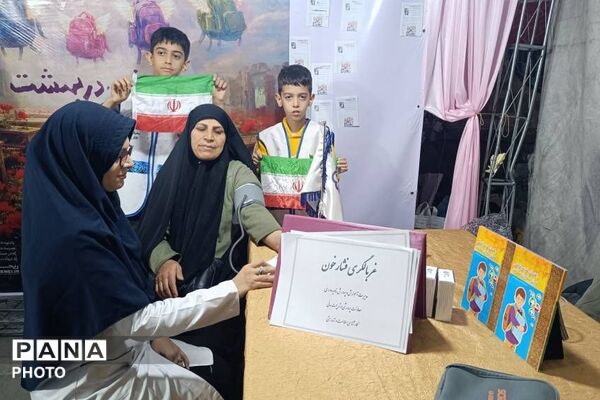 برپایی ایستگاه سلامت با حضور سفیران سلامت دانش‌آموزی ناحیه 2 شهرری در میدان نماز