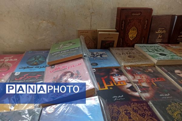 بادبادک‌ها به یاد ۲۲ بهمن بر فراز گلزار شهدا