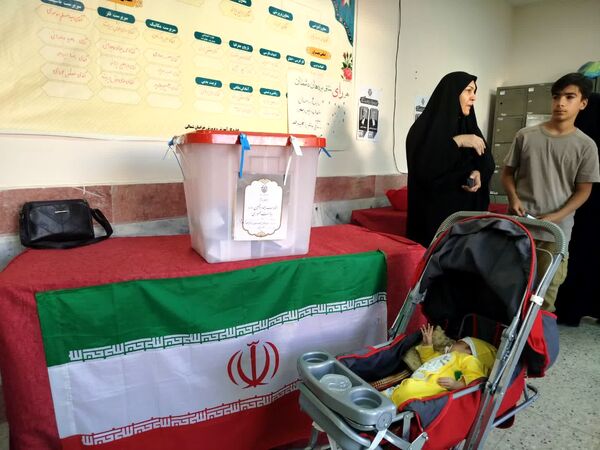 مردم شهرستان فاروج همدل و یکصدا پای صندوق‌های رأی 