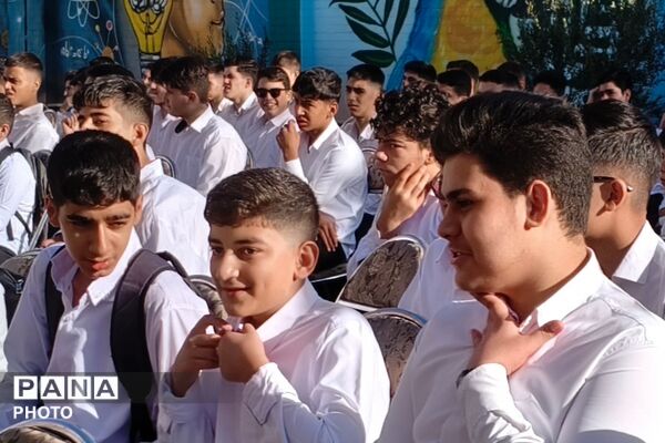 آغاز سال تحصیلی در دبیرستان نمونه دولتی شهدای علم و فناوری با عطر دفاع مقدس