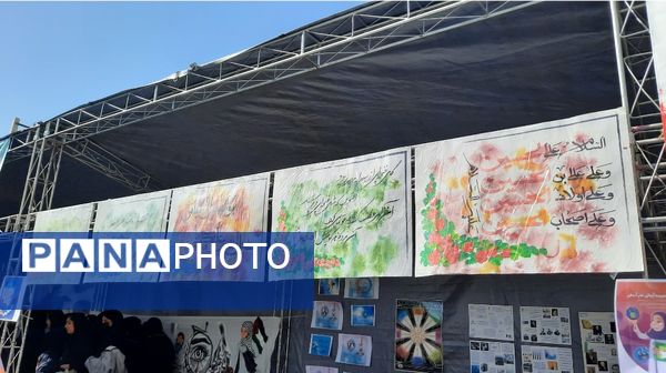 اولین نمایشگاه ماها در دبیرستان فرزانگان ۲ دوره دوم ناحیه ۷ مشهد