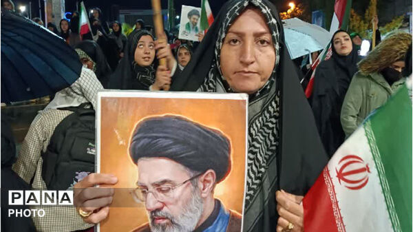 قیام مردم انقلابی کوهدشت زیر بارش الهی