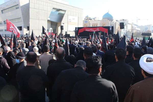 بدرقه پیکر مطهر ۱۳ شهید گمنام در اجتماع عظیم فاطمیون مشهد