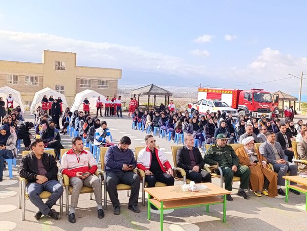 مراسم گرامیداشت هفته پدافند غیرعامل در دبیرستان عشایری شبانه‌روزی نسیبه