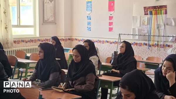 توسعه شایستگی حرفه‌ای مربیان کودکستان‌های بافق و بهاباد