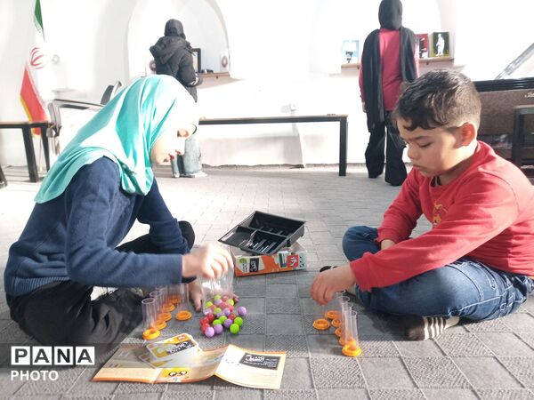  حضور دانش آموزان وکودکان در مجموعه فرهنگی آدینه شهر بار