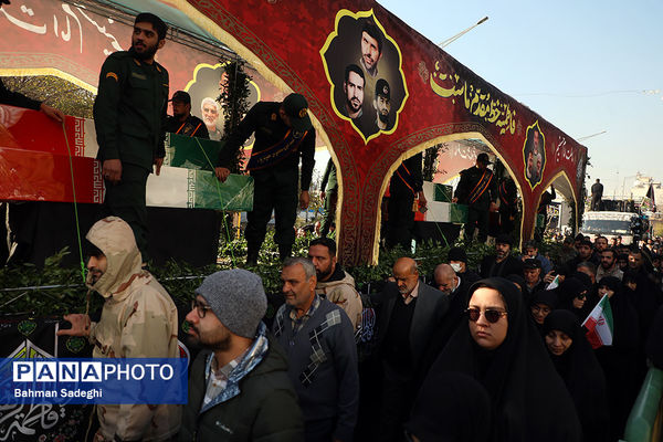 تشییع پیکرهای ۱۰۰ شهید گمنام از مقابل دانشگاه تهران