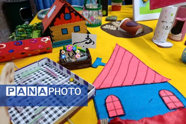  نمایشگاه دستاوردهای انقلاب و روایت‌های فجر در دبستان سمیه شهریار