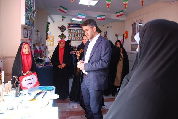 بازدید از نمایشگاه دبستان حضرت مریم ۲ شهر قیامدشت ری یک