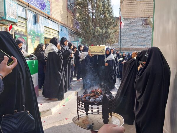 مراسم وداع با شهید گمنام در دبیرستان عصمت۲