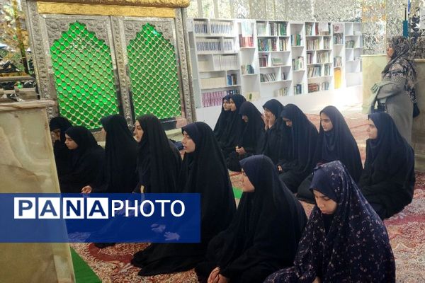 زیارت گلزار شهدا و اقامه نماز جماعت دانش‌آموزان فرزانگان در امامزاده ابراهیم ملارد