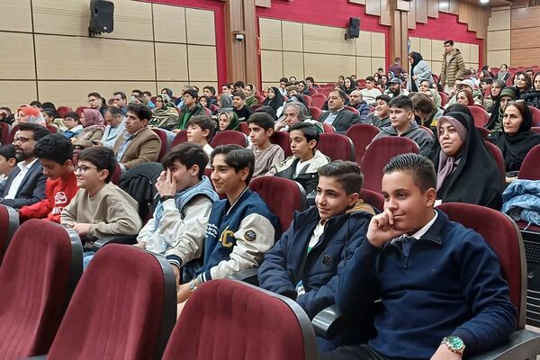 تقدیر از دانش‌آموزان دبیرستان هیات امنایی البرز در اردوگاه استانی شهید محمد منتظری شهریار 