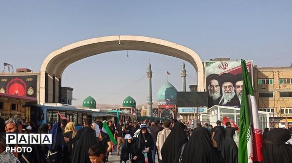 حضور گسترده مردم در مراسم وداع با رهبر در مسجد  جمکران
