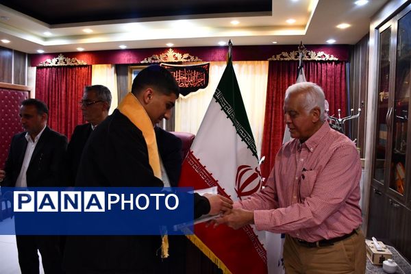 جلسه دانش‌آموزان نخبه عشایر فارس در طرح بنیاد پروفسور مهبودی