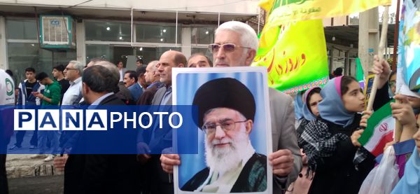 دانش‌آموزان شهرستان دره شهر در روز دانش‌آموز، شعارهای ضد استکباری سر دادند