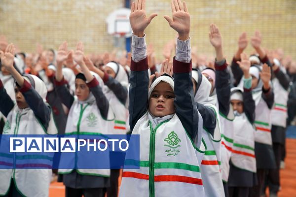 مانور یاوران انقلاب در دبستان دخترانه حاج حسن اصلانی ۲