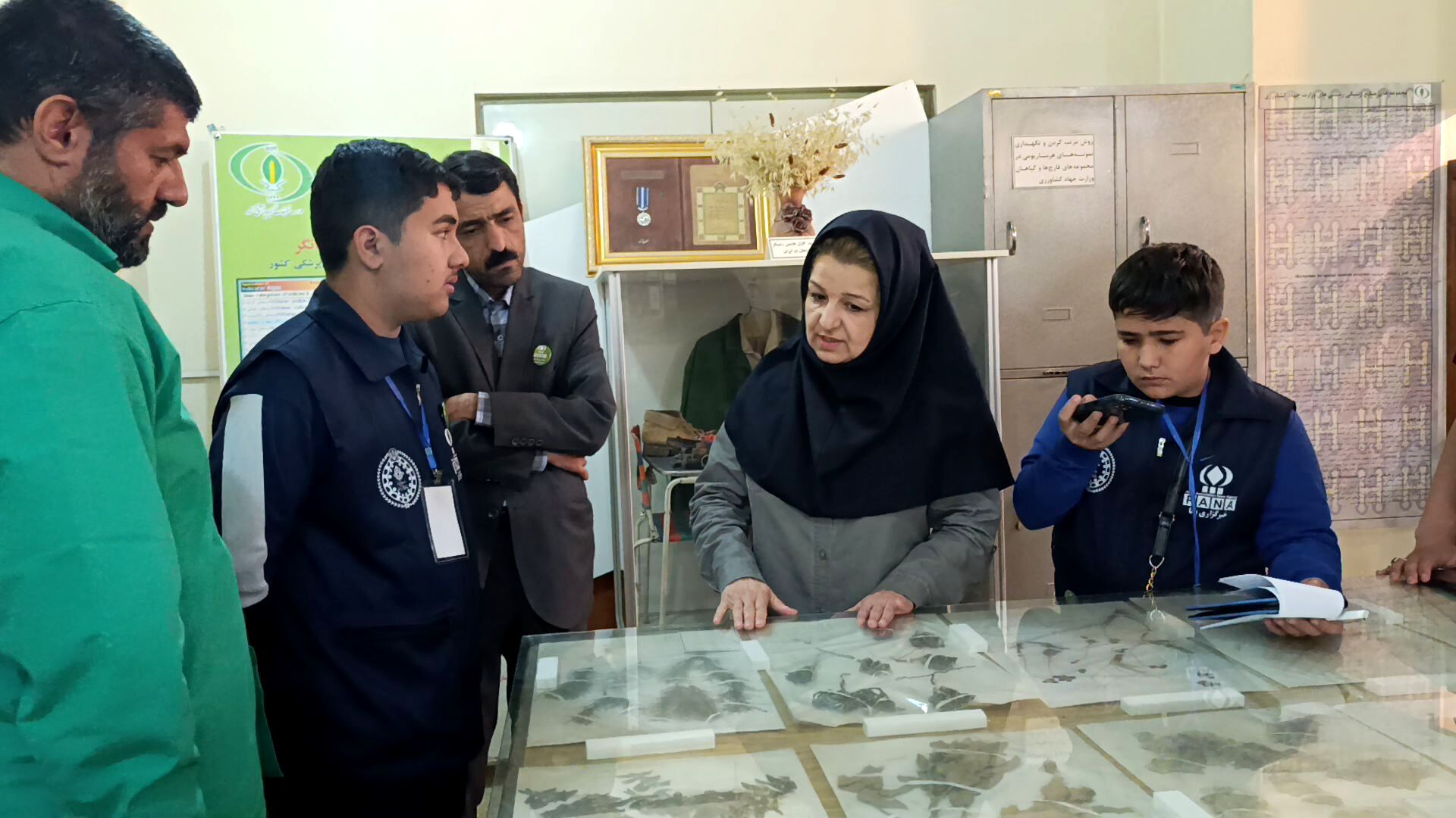 بازدید گروهی محور کشاورزی ، دامپروری ، شیلات از موسسه تحقیقات گیاه پزشکی کشور