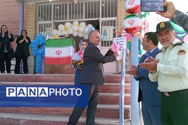 زنگ جشن شکوفه‌ها در مدرسه «آیین روشن» شهریار نواخته شد