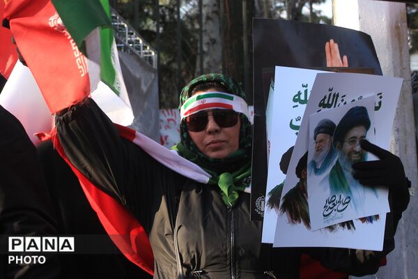 بیعت مردم تهران با سومین رهبر انقلاب