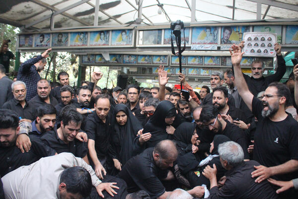 خاکسپاری نوجوان شهید «محمدحسین خاکی» در گلزار شهدای قم