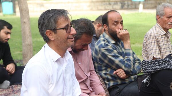 طنین دعای عرفه در پارک کوهستان یزد
