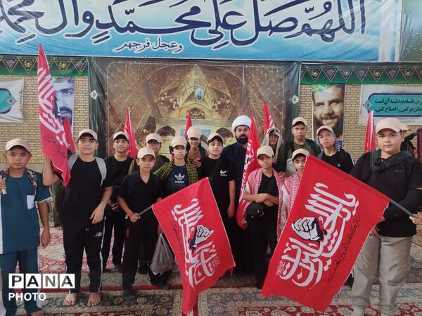 پیاده روی امام رضا (ع) با حضور پر شور دانش آموزان نیشابور در کاروان دانش آموزی