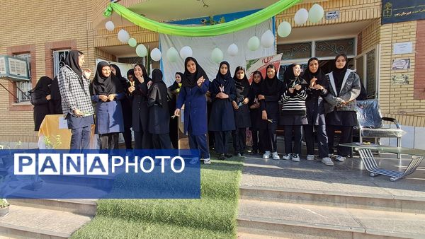 جشن میلاد حضرت زینب در دبیرستان حضرت زینب 