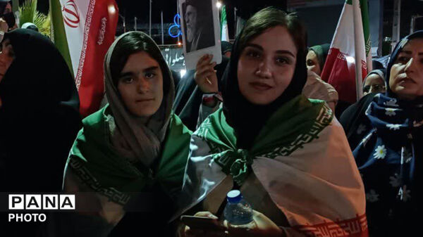 میدان امام خمینی (ره) شهرستان کوهدشت غرق در شور مردمی