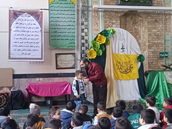 مسجد حسین‌بن‌علی (ع) میزبان لبخند دانش‌آموزان در جشن میلاد دو امام