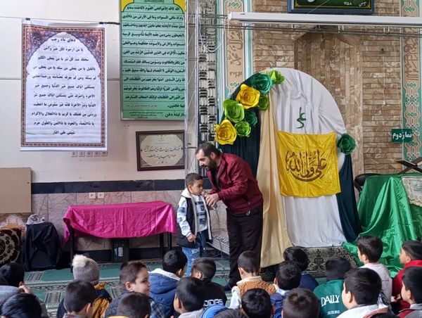 مسجد حسین‌بن‌علی (ع) میزبان لبخند دانش‌آموزان در جشن میلاد دو امام