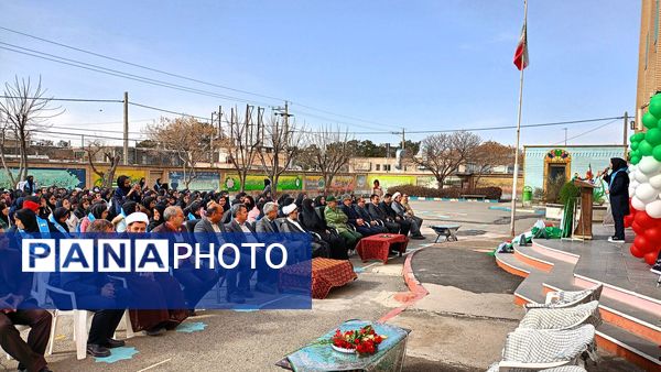 نواختن زنگ انقلاب در دبیرستان نمونه ایمان