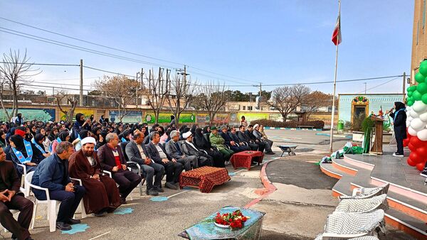 نواختن زنگ انقلاب در دبیرستان نمونه ایمان