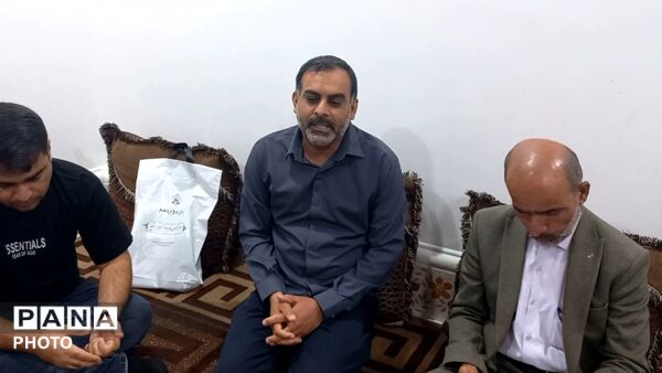 تکریم خانواده شهید حبیب نوذری در شهرستان جم