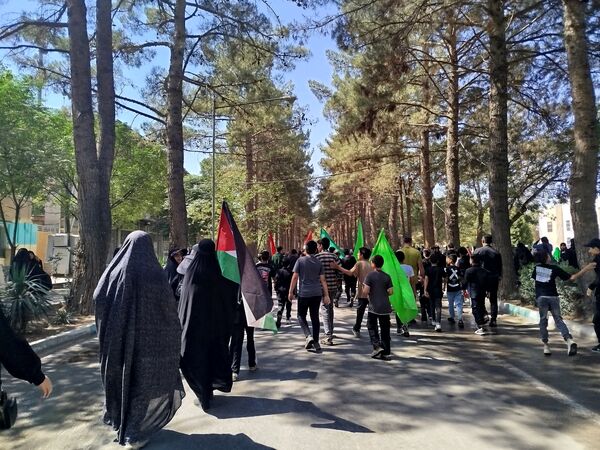 جاماندگان اربعین حسینی در  راهپیمایی حرم تا حرم نیشابور 