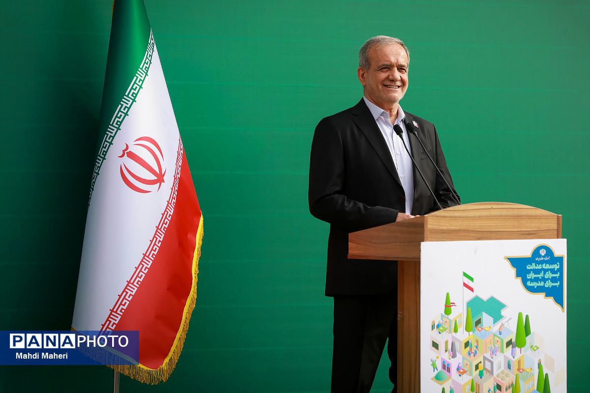 معلمان باید علم و مهارت را در دانش‌آموزان تقویت کنند / شما دانش‌آموزان ایران زمین طلا هستید