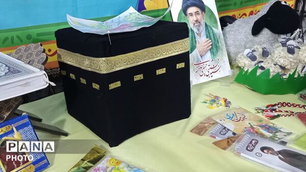 تجمع مردم شهر فردوسیه در دهه امامت در کنار شهدای گمنام