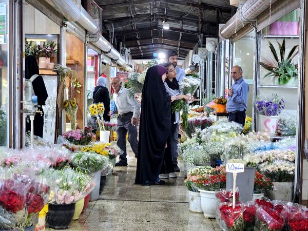 حال و هوای خاص در بازار گل محلاتی