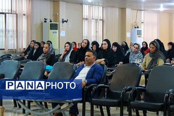 برگزاری جلسه انجمن اولیا دبیرستان شاهد بندرعباس 