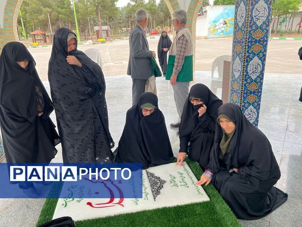 خادمین امام رضا(ع) با شهدا بیعت کردند 