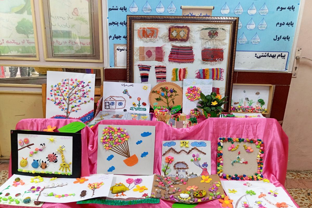 نمایشگاه صنایع دستی و طرح جابربن حیان در مدرسه فردوسی اردبیل