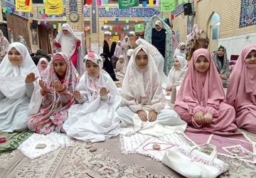 اعتکاف دانش آموزی در مسجد علی ابن ابی طالب علیه السلام ناحیه دو شهرری 