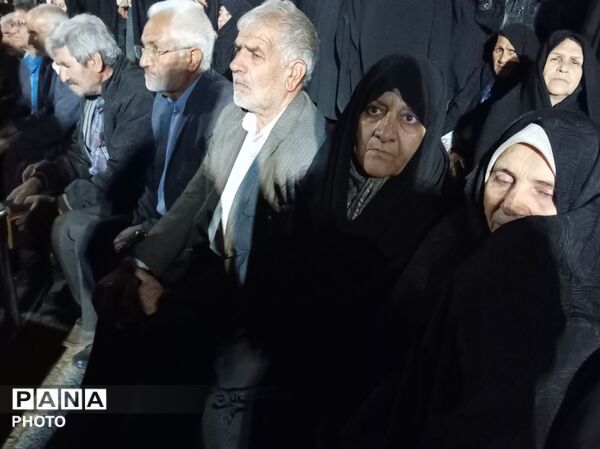 از دیروز تا امروز همیشه پای انقلاب