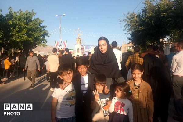 خیابان‌های لردگان، غرق در نور غدیر