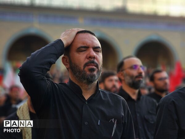 روایت قاب‌هایی از دریای دلدادگی؛ اجتماع عزاداران تهرانی در آیین بزرگداشت رهبر شهید