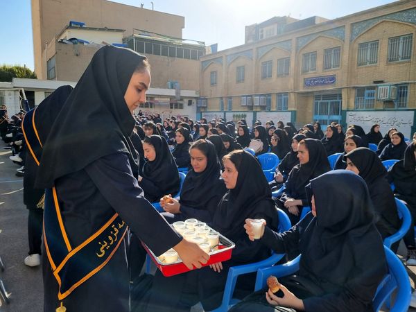 برگزاری جشن آغاز سال تحصیلی و مهر محمدی در دبیرستان شهیده معصومه قزوینی 