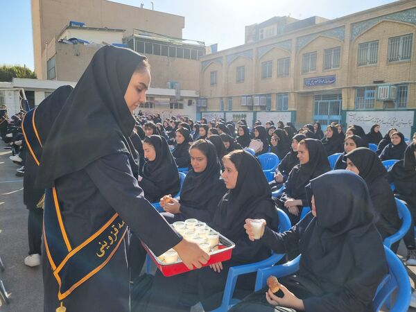 برگزاری جشن آغاز سال تحصیلی و مهر محمدی در دبیرستان شهیده معصومه قزوینی 