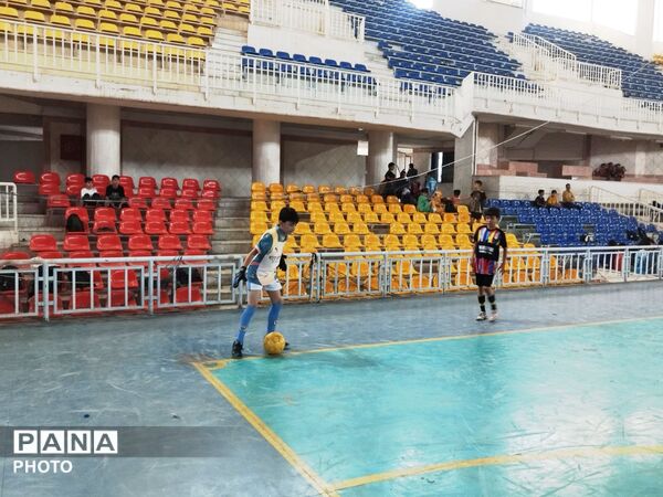 انفجار هیجان در سالن انقلاب نیشابور؛ شور و نشاط نوجوانان در مسابقات فوتسال هیئت فداییان شاهزاده قاسم